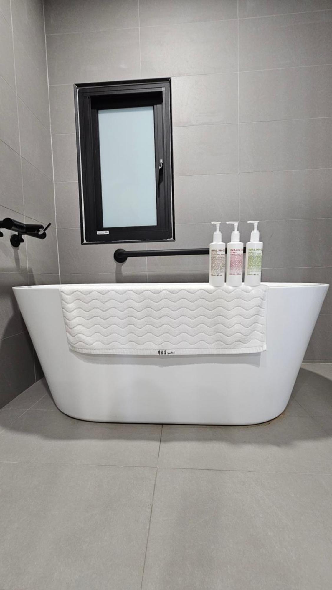 璿 旅 Syuan Hotel Tainan Bagian luar foto